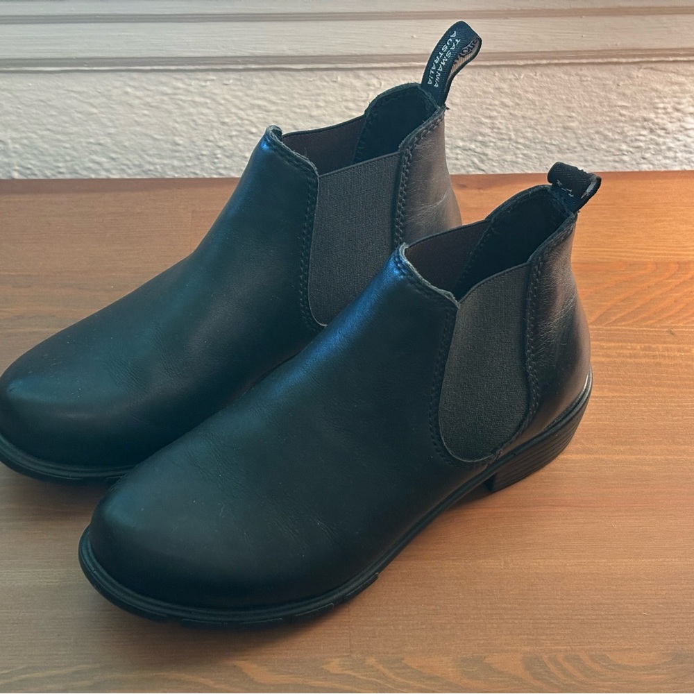 Blundstone Black Ankle Boots Slip-On Design US marked 7.5 but fits more like a 7 - Picture 2 of 7